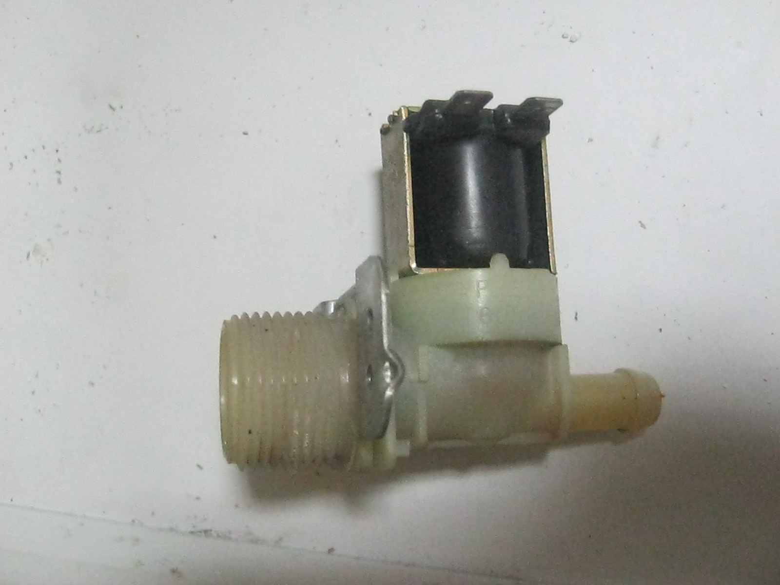 клапан заливной Indesit 671 xw