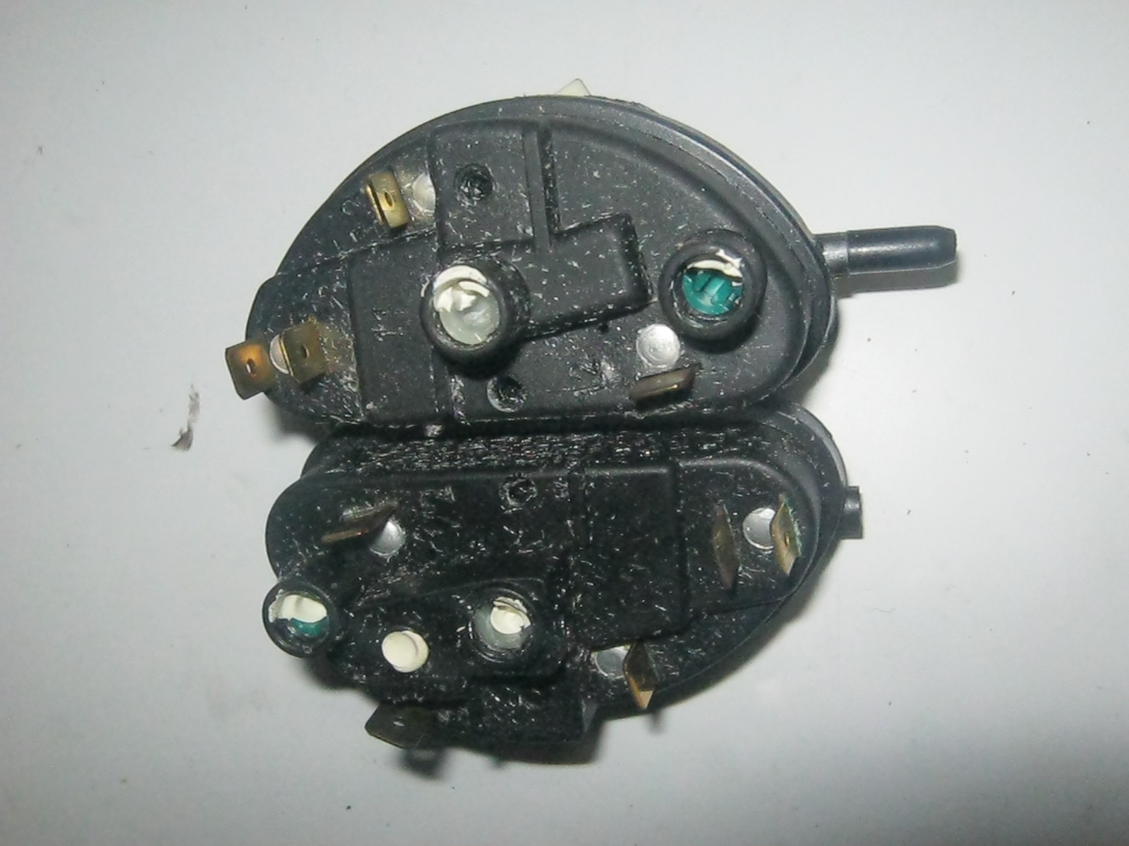 пресостат Bosch WVF  2000 BY/30