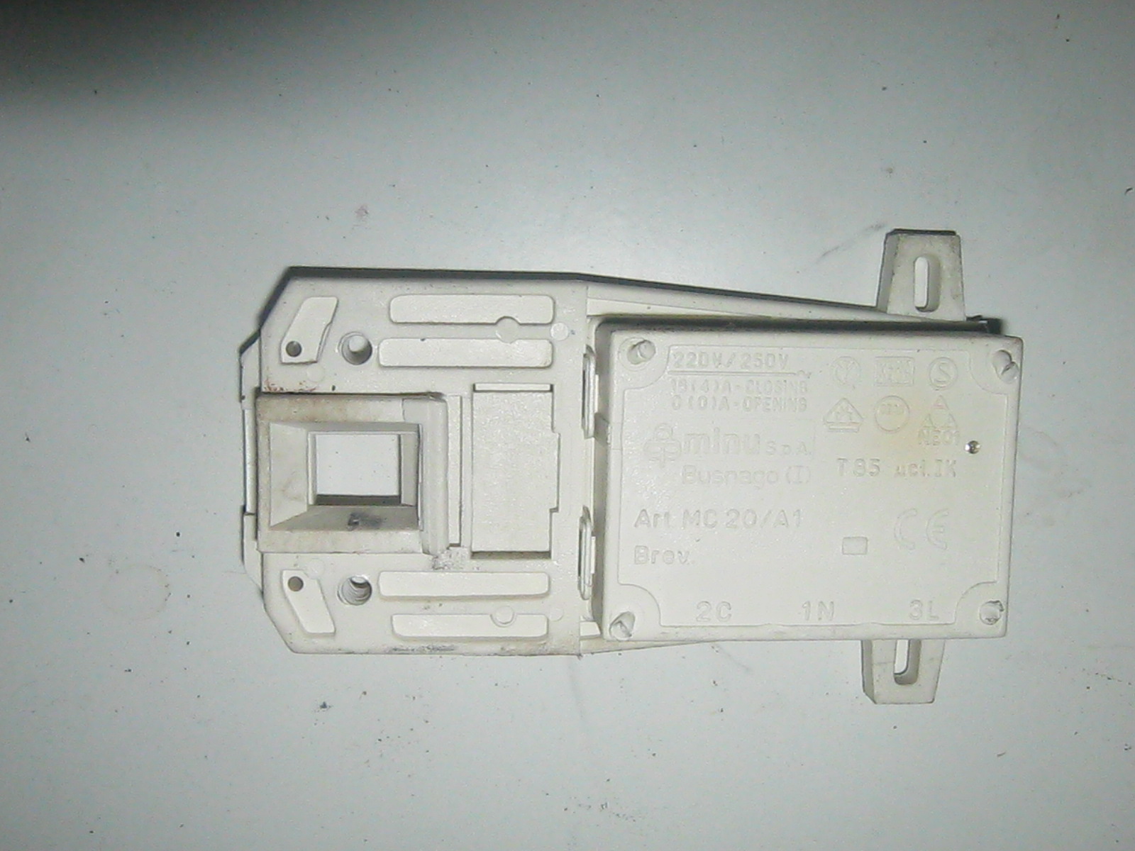 замок Whirlpool AWG 328/800