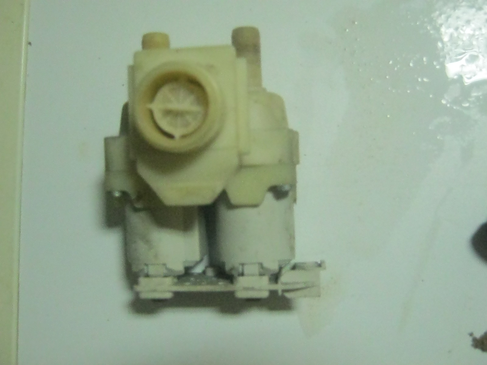 клапан заливной Bosch WOF 1600